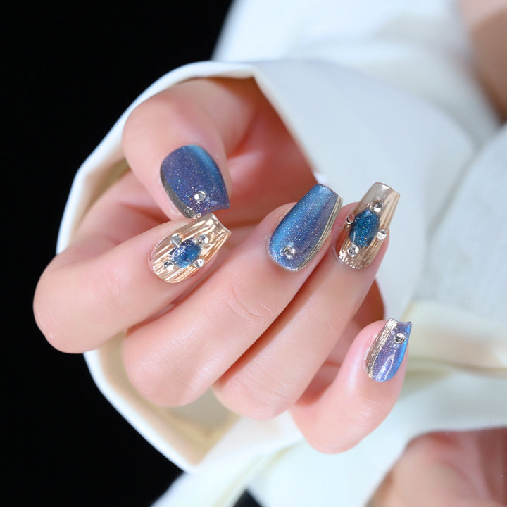Glittery Press-On Nail Art Bowlift
