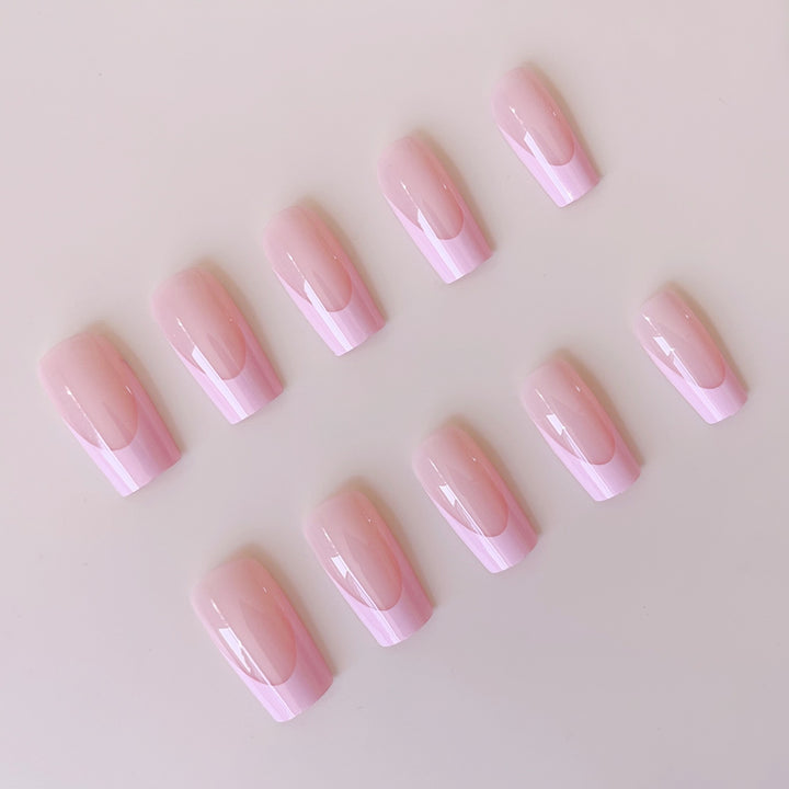 Artifical nail set with modern French tips and elegant accents Bowlift