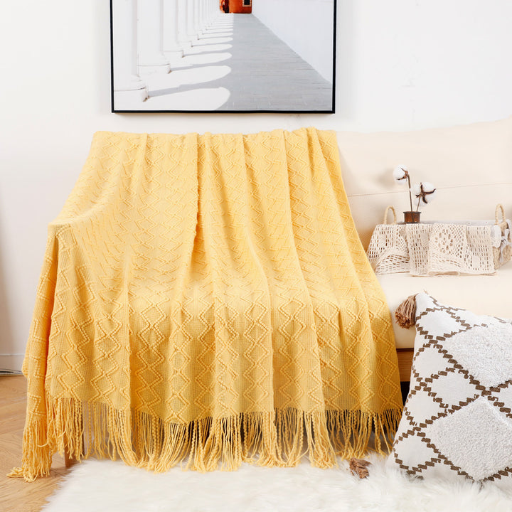 Ladies elegant and cozy knitted blanket with fringes Bowlift