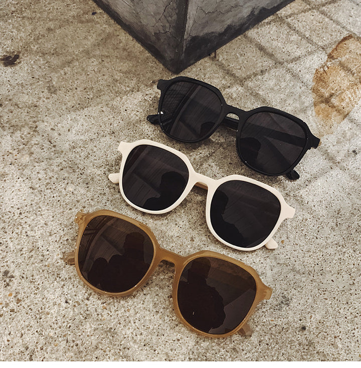 Fashionable sunglasses with square frame Bowlift