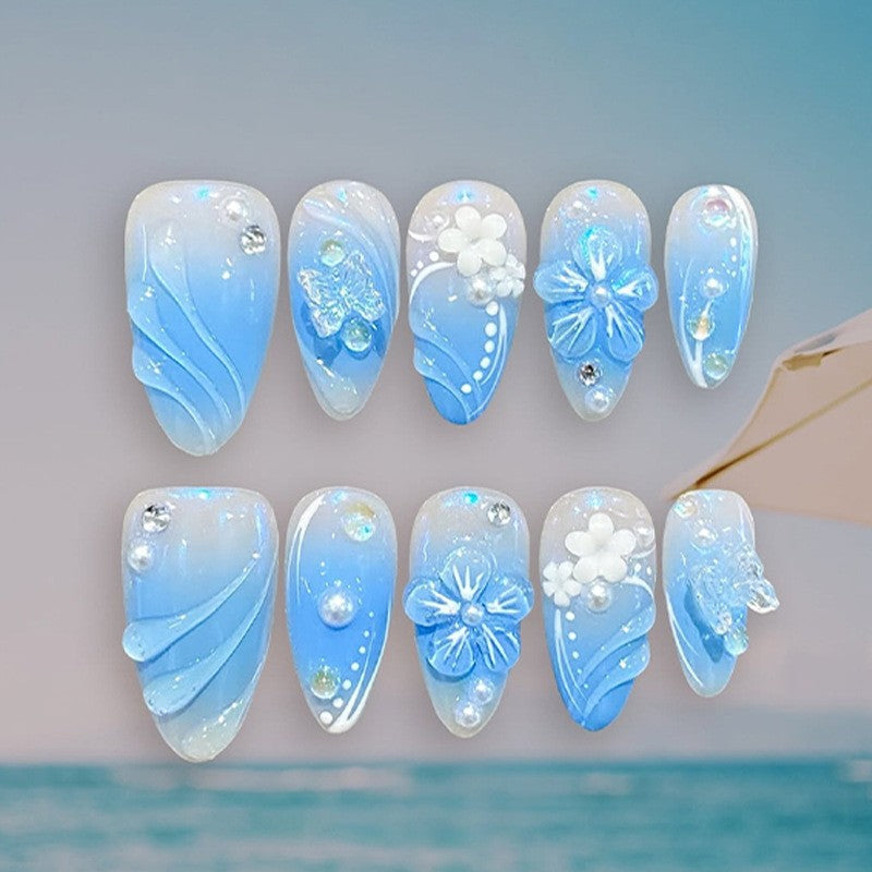 Creative nail art set with maritime accents Bowlift