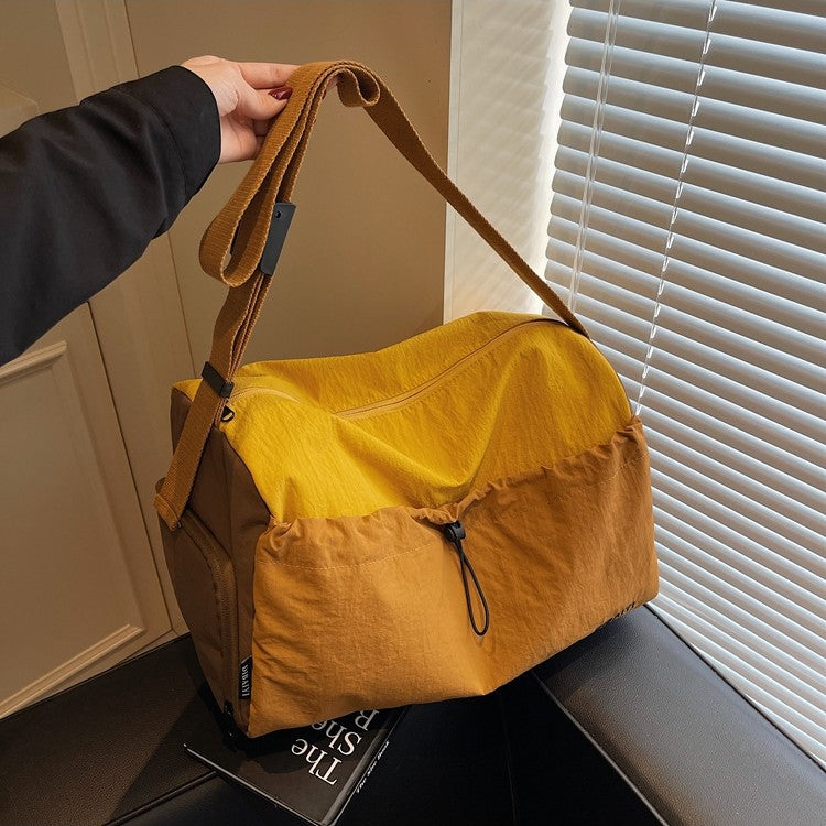 Sporty Shoulder Bag With Versatile Compartment Design Bowlift