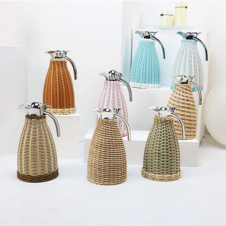 Stylish water carafe with woven design Bowlift