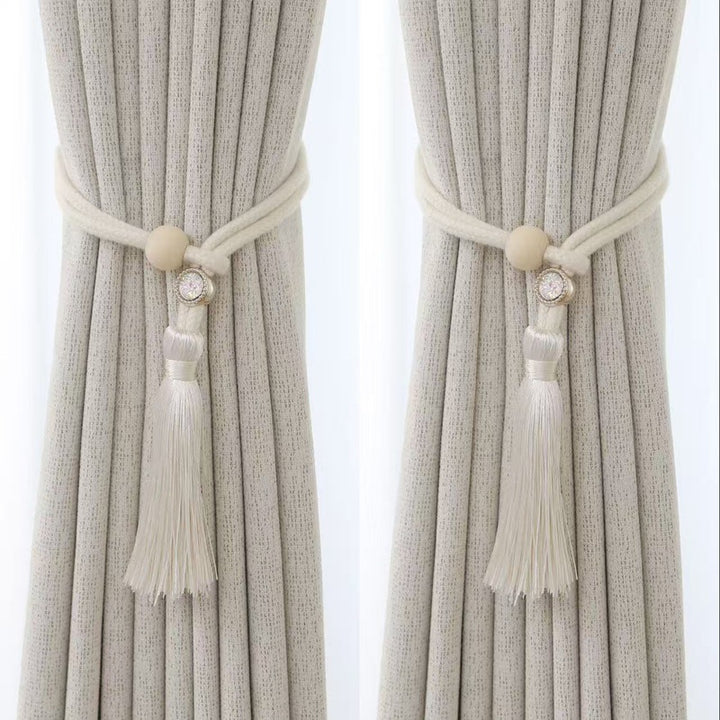 Elegant curtain tieback with tassels Bowlift