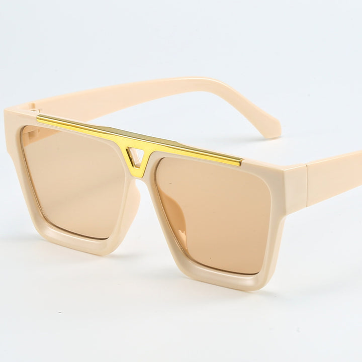 Ladies fashionable oversized sunglasses with stylish golden accent Bowlift