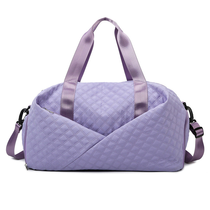 Sporty travel bag with elegant quilted pattern Bowlift