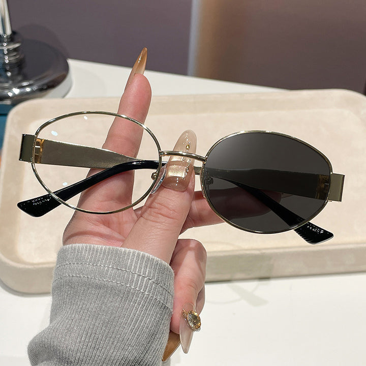 Women Vintage Sunglasses in Oval Design Bowlift