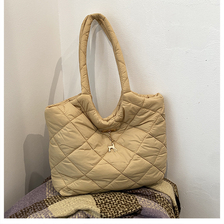 Stylish quilted tote bag Bowlift