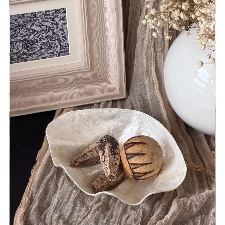 Decorative Shell-Shaped Serving Bowl