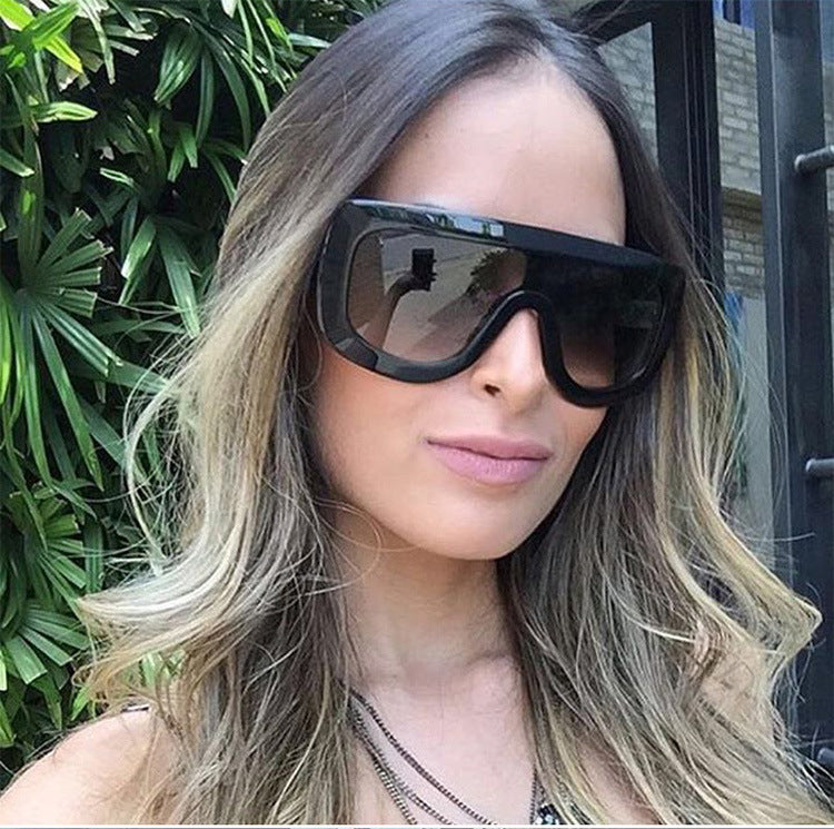 Women's sporty oversized sunglasses with futuristic design Bowlift