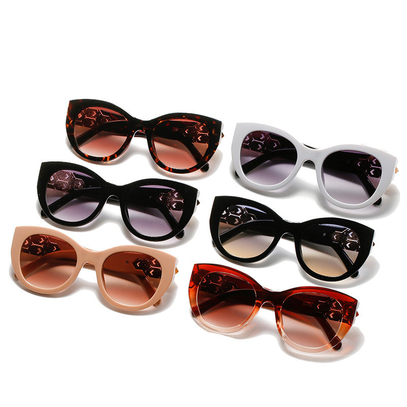 Fashion-Forward Cat-Eye Sunglasses with Decorative Accents Bowlift