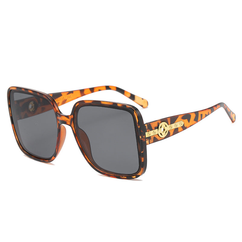 Women's fashionable square sunglasses with luxurious details Bowlift