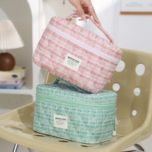Insulated Makeup Storage Case Bowlift