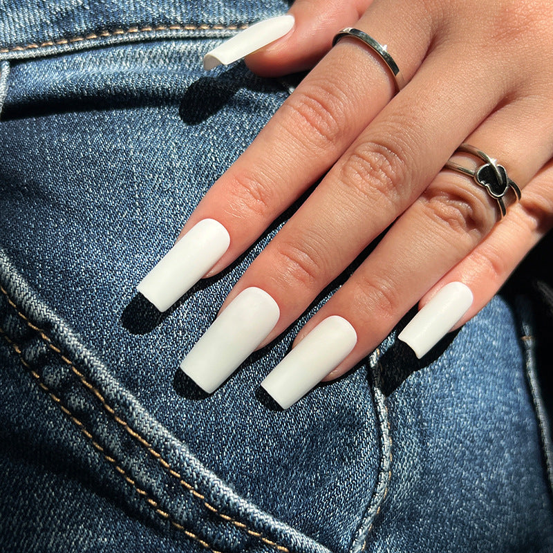 Artificial nail extensions in modern design Bowlift