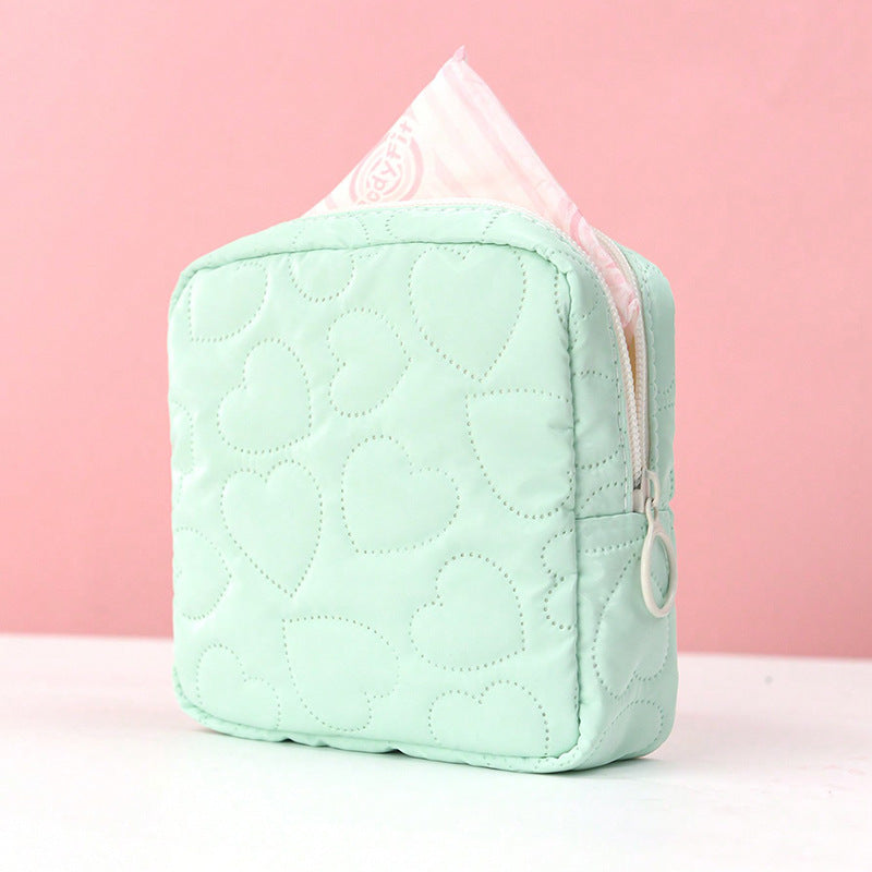Practical cosmetic bag with heart motif Bowlift