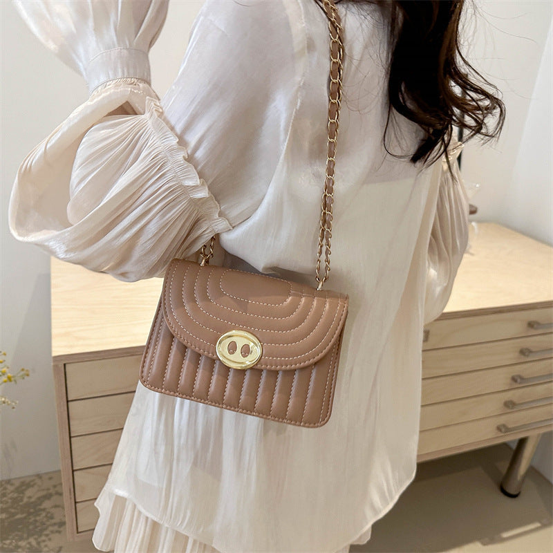 Quilted Chain Link Crossbody Handbag Bowlift