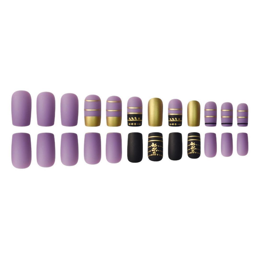 Trendy Press-On Nail Art with Decorative Gold Accents Bowlift