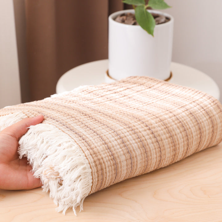 Women modern and stylish waffle structure plaid blanket Bowlift