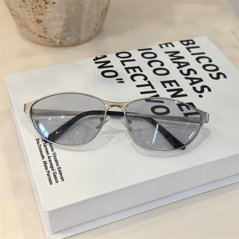 Fashionable Metal Sunglasses in Modern Design Bowlift