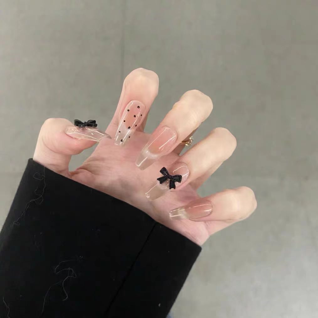 Artificial nails with playful bow design Bowlift