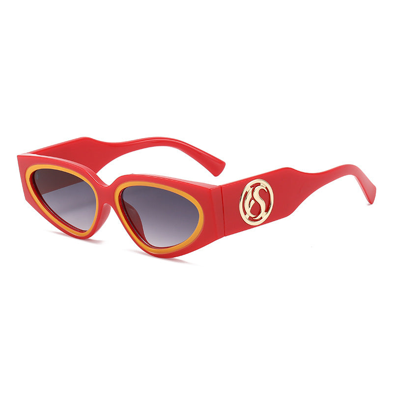 Women's Cat-Eye Sunglasses with Luxurious Frame and Glamorous Details Bowlift