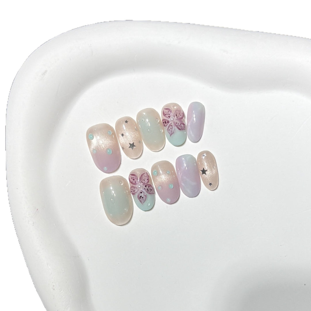 Floral-Inspired Press-On Nail Art Set with Star Accents Bowlift