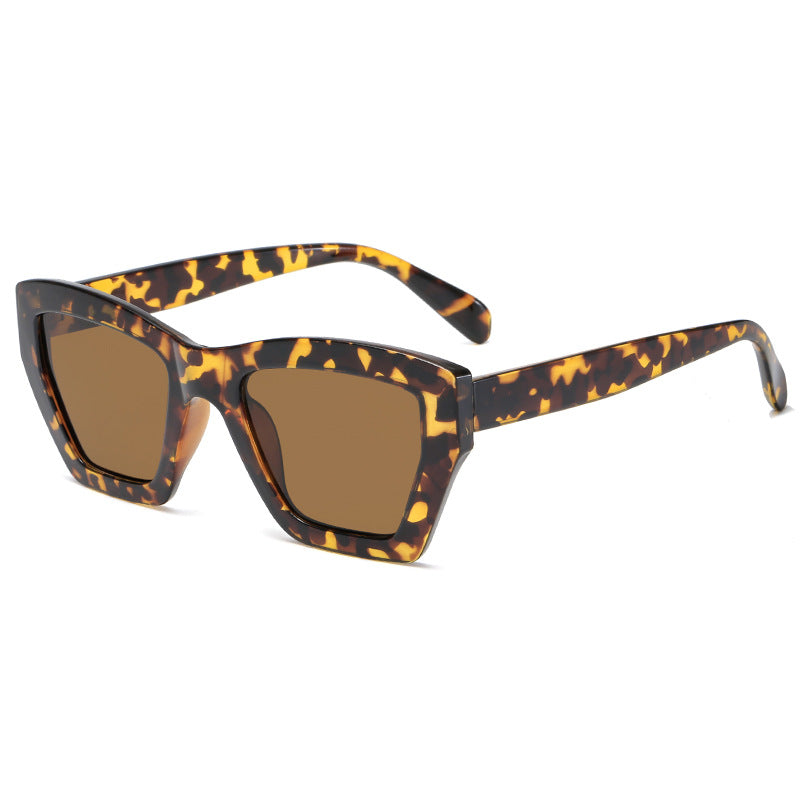 Ladies trendy sunglasses in modern geometric design Bowlift