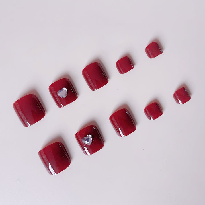 Nail art set with elegant heart accents Bowlift