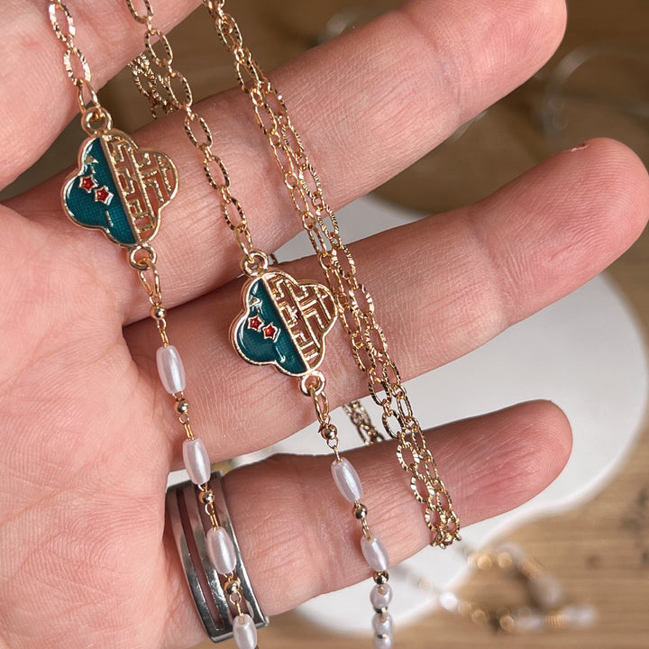 Artistic Gold-Plated Eyewear Chain with Decorative Cloud Charm Bowlift