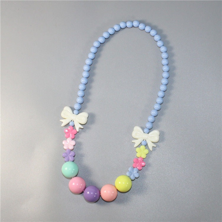 Colorful pearl necklace with floral elements Bowlift