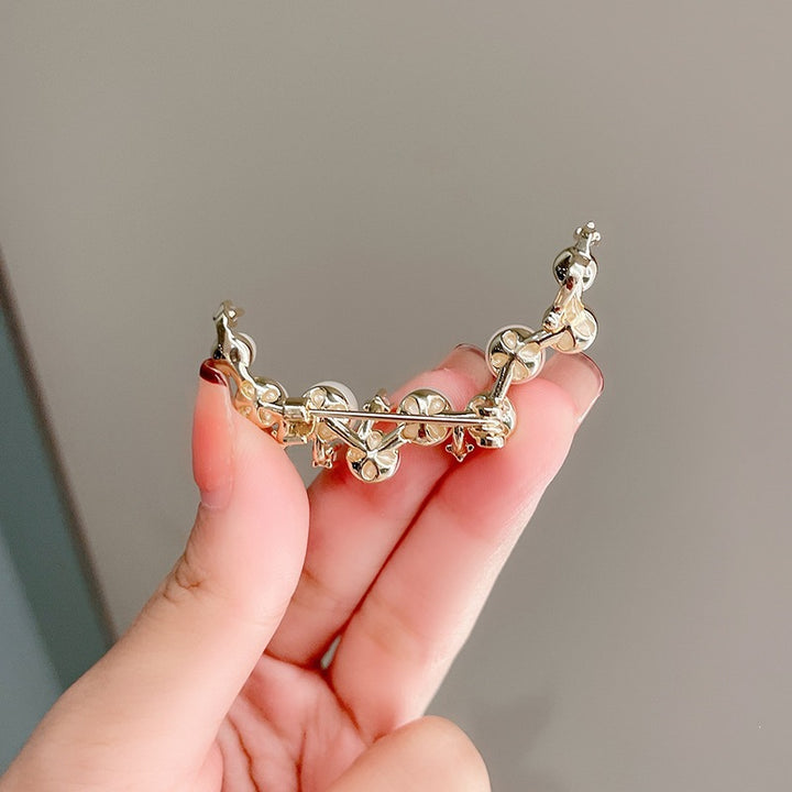 Elegant pearl earrings Bowlift