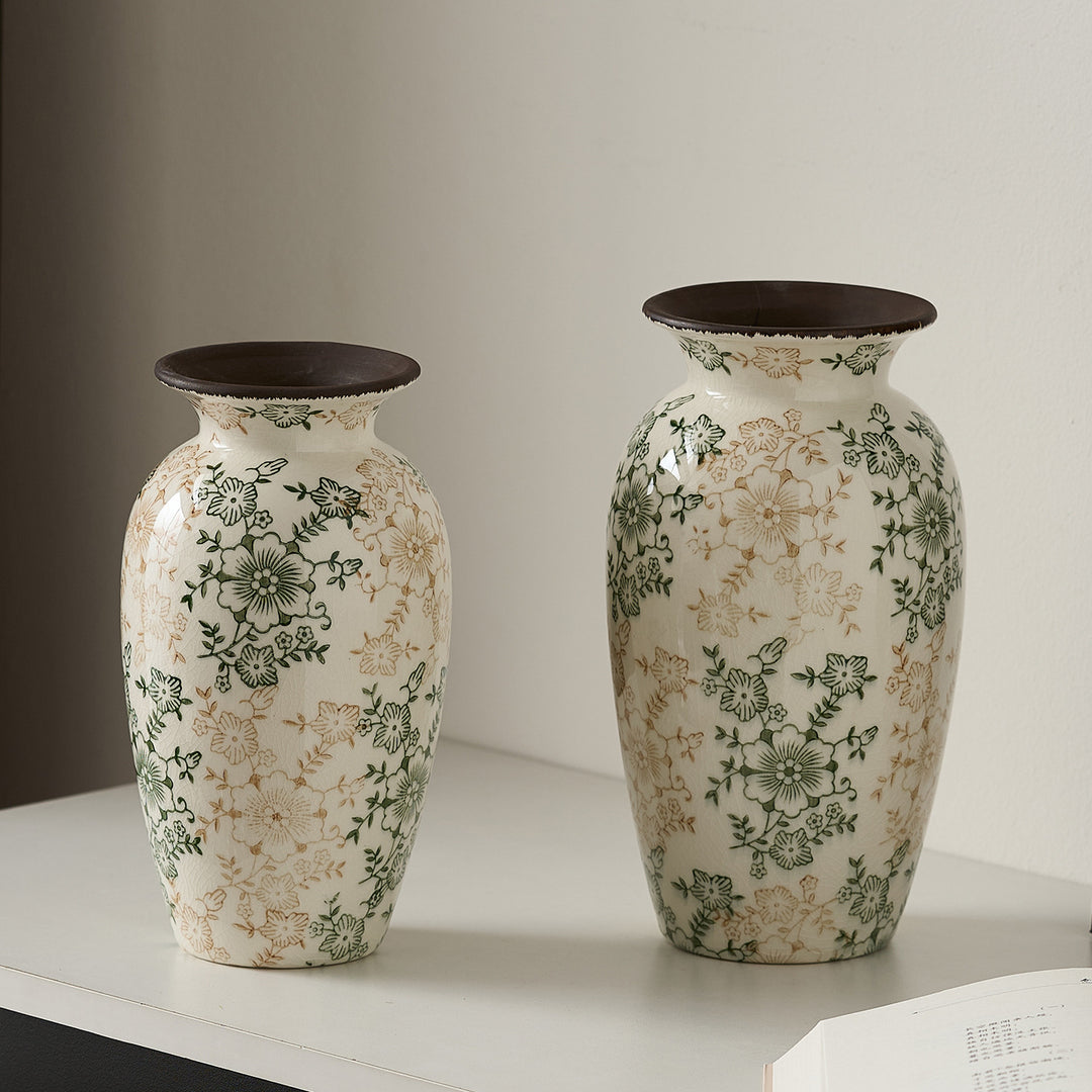 Decorative porcelain vase with floral design Bowlift