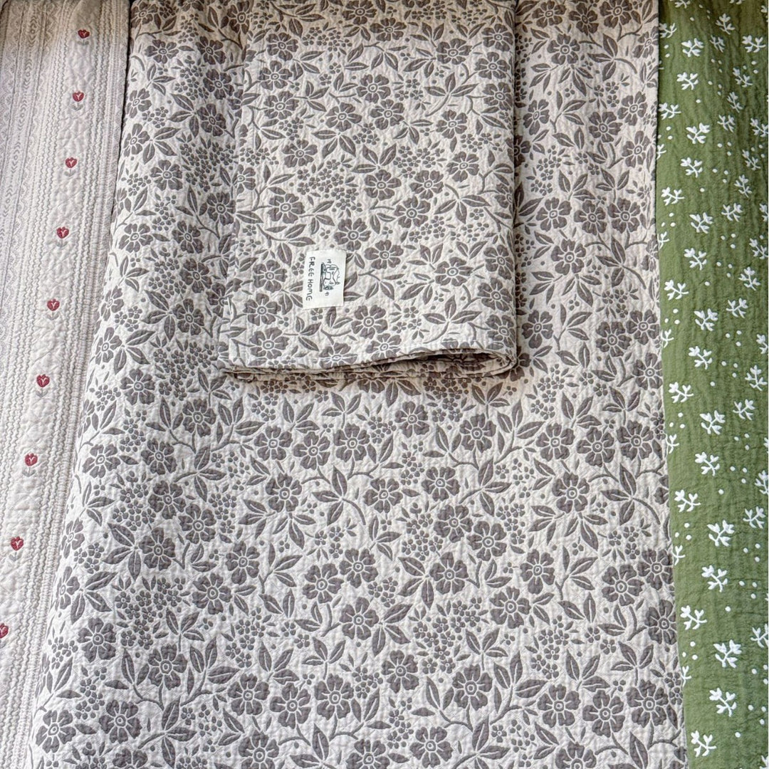 Ladies cuddly blanket with cute horse motif Bowlift