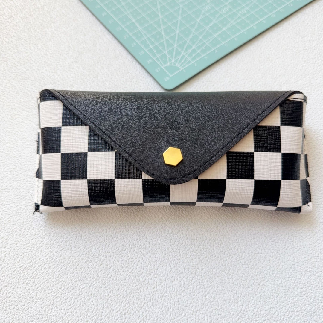 Checkered Pattern Eyewear Case Bowlift