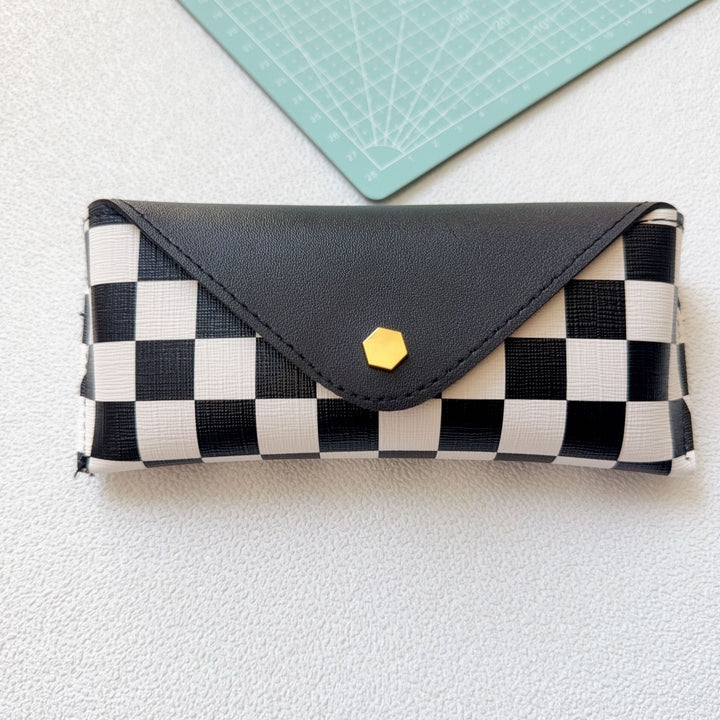 Checkered Pattern Eyewear Case Bowlift