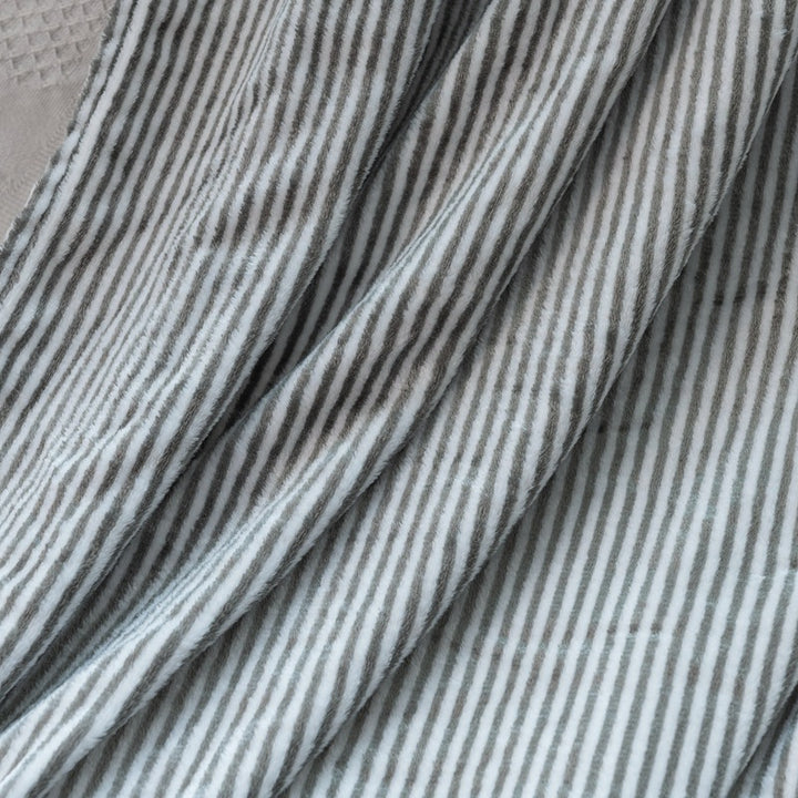 Ladies' Throw Blanket Bowlift