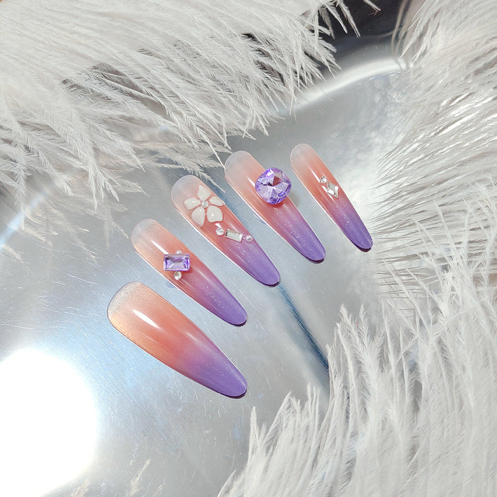 Artistic fingernails with delicate rhinestone details Bowlift