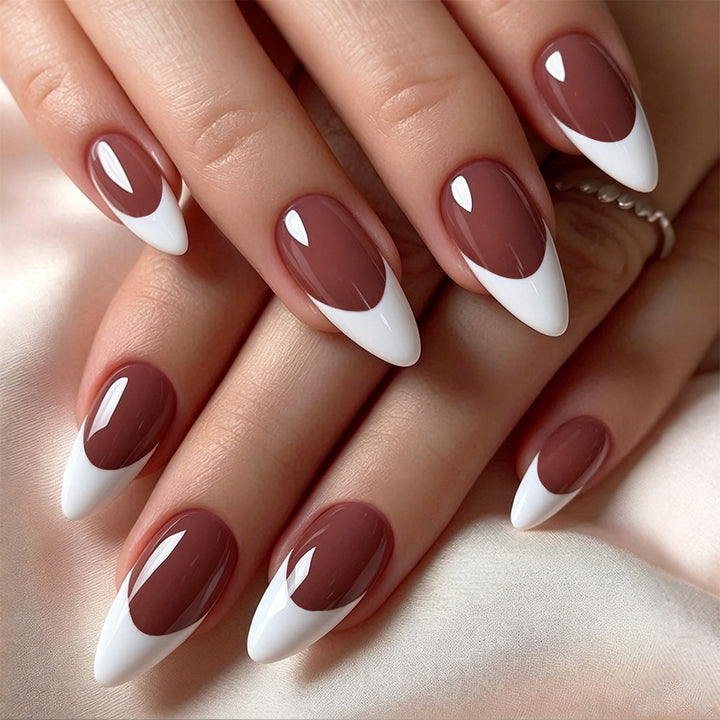 Stylish artificial nails with elegant tips Bowlift