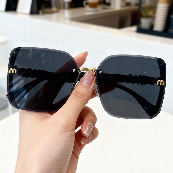 Fashionable Oversized Sunglasses Bowlift