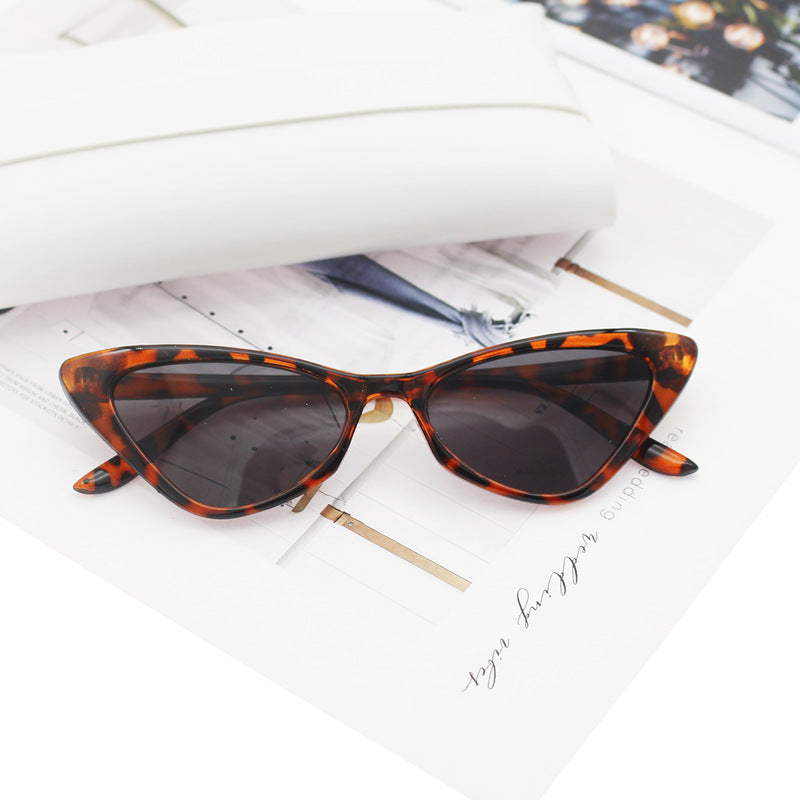 Women's Cat-Eye Sunglasses with Carefully Designed Frame Bowlift