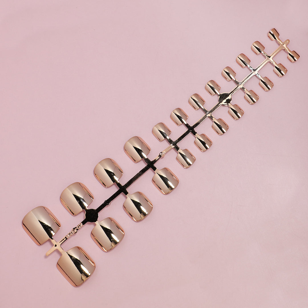 Metallic Press-On Toenail Set Bowlift