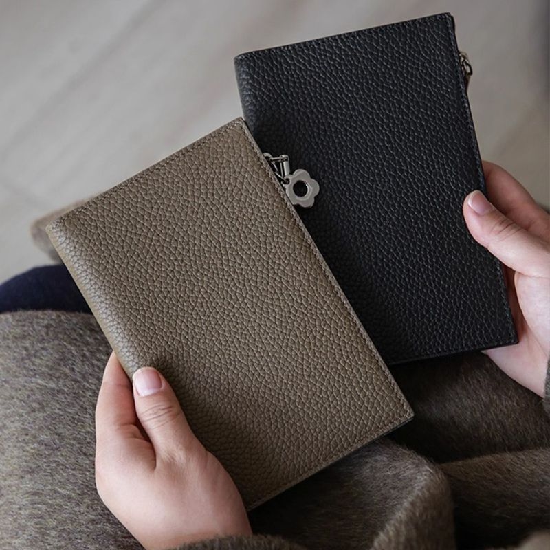 Premium Textured Leather Passport Holder Bowlift