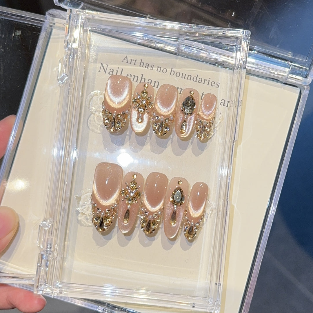 Glamorous artificial nails with glitter details Bowlift