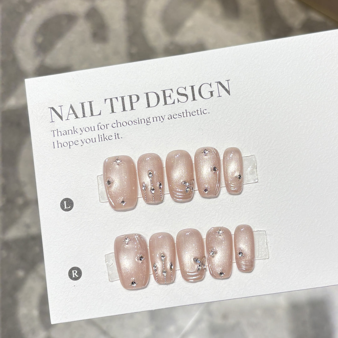 Artificial nails with glamorous rhinestone design Bowlift
