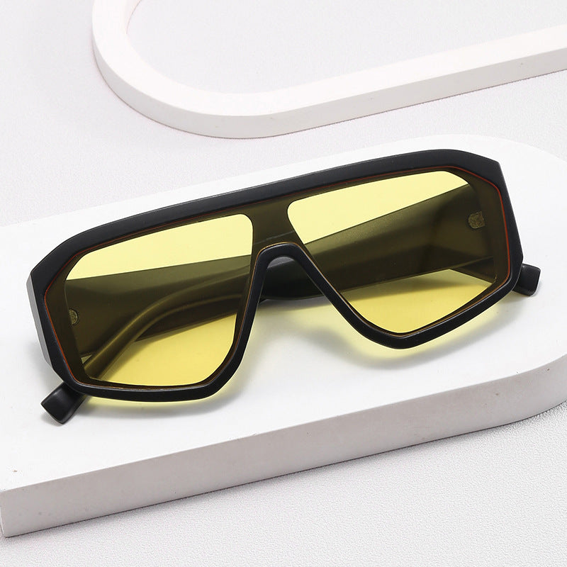 Women Fashionable Oversized Sunglasses in Futuristic Design Bowlift