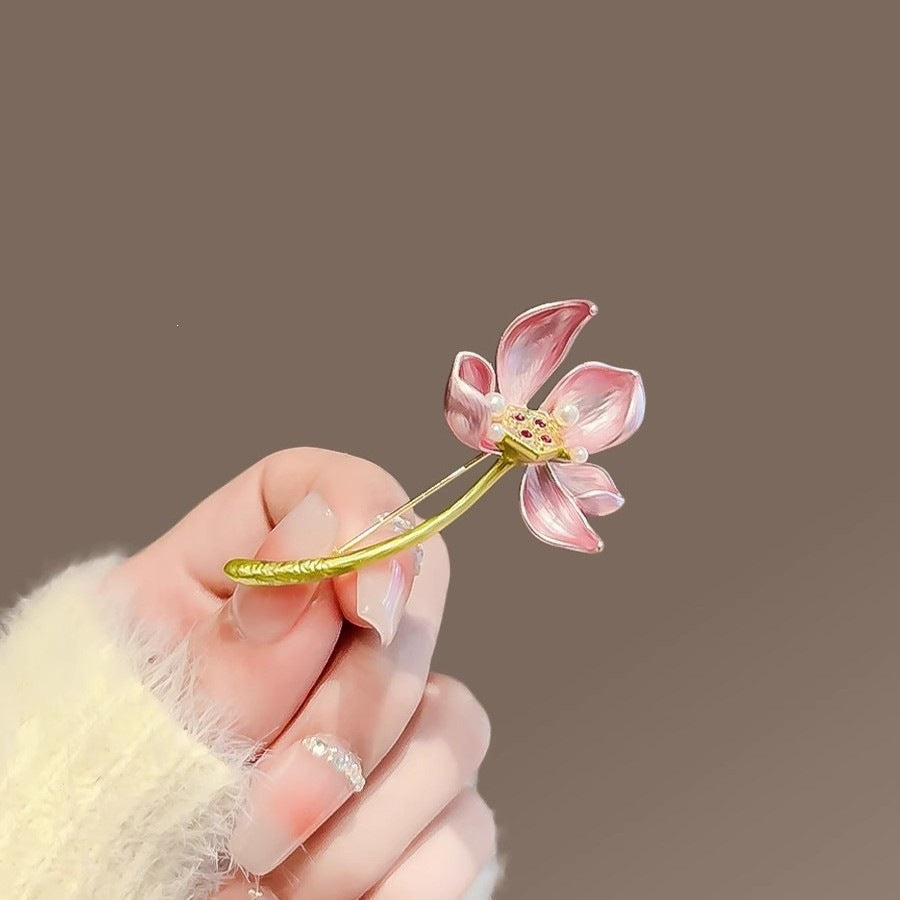 Elegant Flower Brooch Bowlift