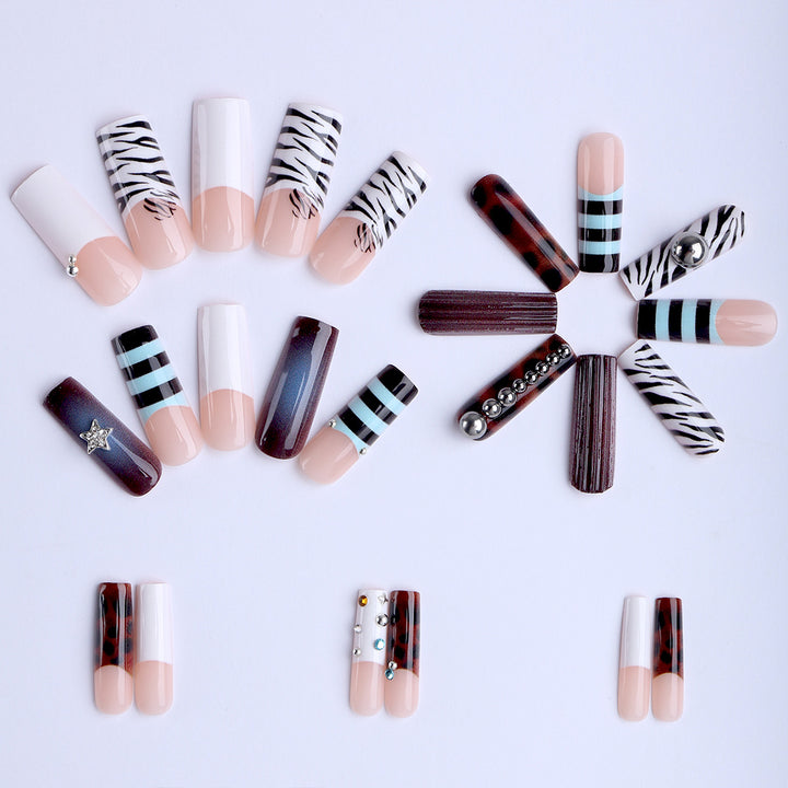 Artificial nails in modern striped design with 3D decoration Bowlift