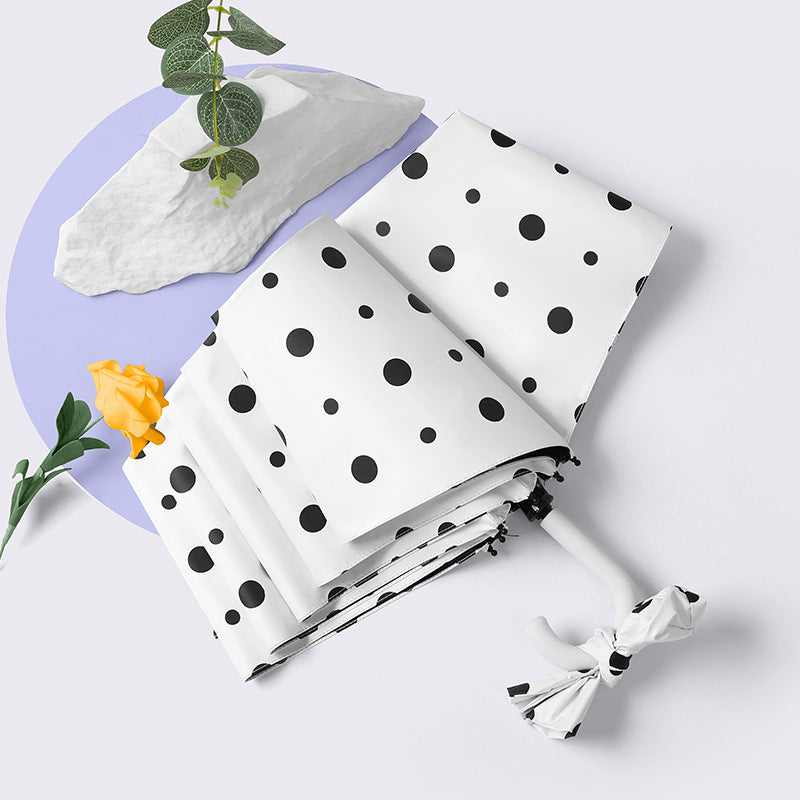 Ladies elegant folding umbrella with heart-shaped design Bowlift