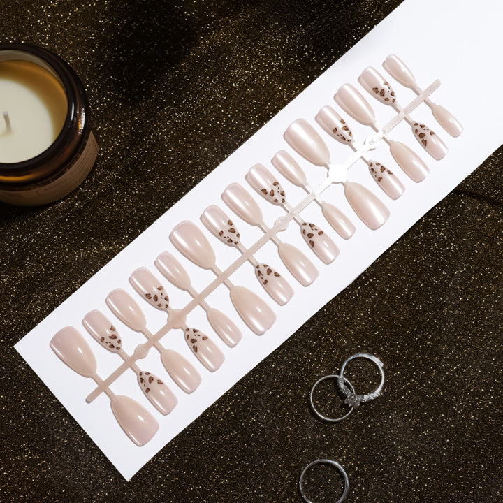 Artificial Nail Tips in Modern Leopard Design Bowlift