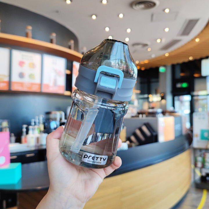 Women's ergonomic drinking bottle with secure screw cap Bowlift